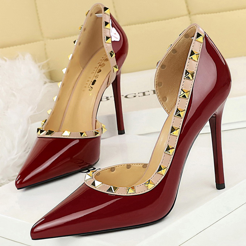 Sexy Damenpumps mit Nietendesi – Shoe Tree Bewertung und Preis